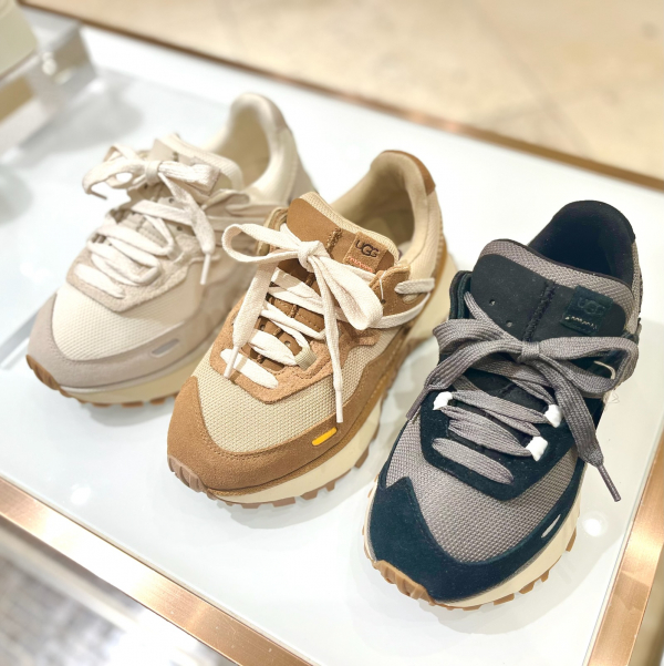 最安値で  UGG🄬（アグ）〉待望の新作がついに入荷🌈 シューズ ShinQs | 靴