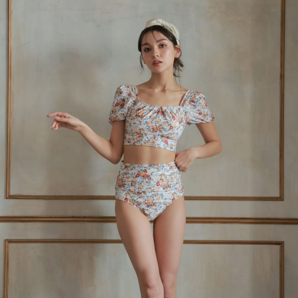 大人 可愛い 服  ナイトプールにぴったり♪花柄袖付き水着のご紹介 | ALBOVE 水着・ラッシュガード